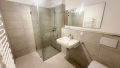 Bad mit Dusche und WC