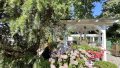 Pavillon in Blütenpracht