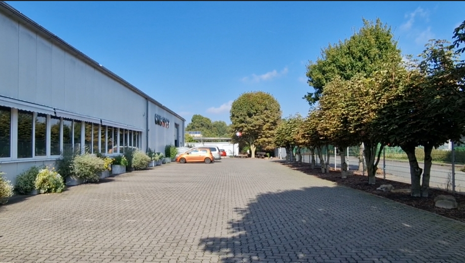 Geldern: Gewerbehalle mit EFH