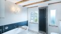 Wannenbad mit Fenster