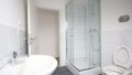 Tageslichtbad mit Dusche
