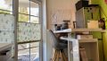 Küche mit Zugang zum Balkon (Wohnung II - OG)