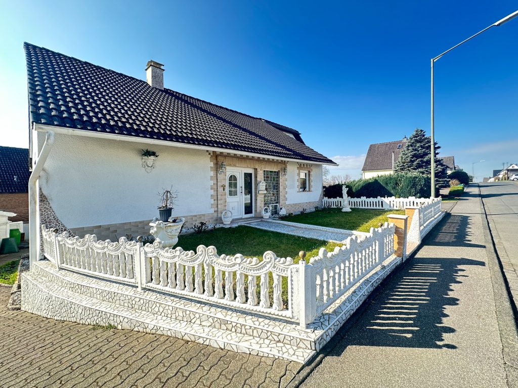 Straßenansicht