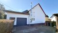 Seitenansicht und Garage