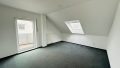 Schlafzimmer mit Zugang auf den Balkon