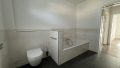 Badezimmer mit Wanne und...