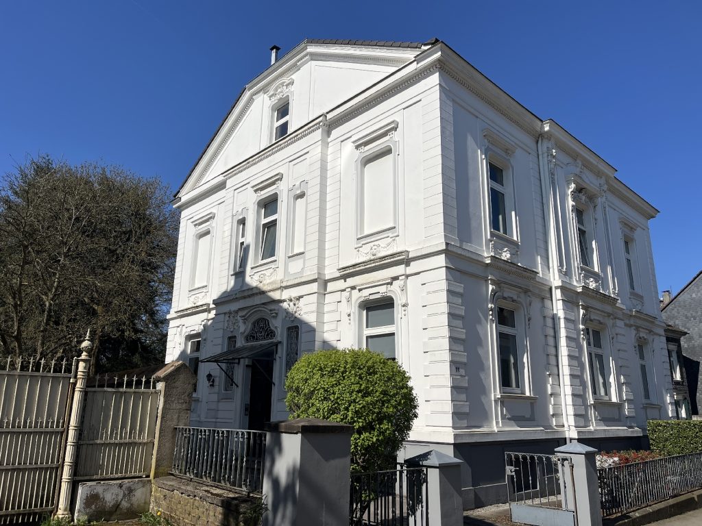 repräsentatives Wohn- und Geschäftshaus