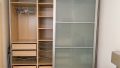 großer Kleiderschrank