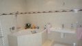 Hauptbad im DG mit Eckbadewanne...