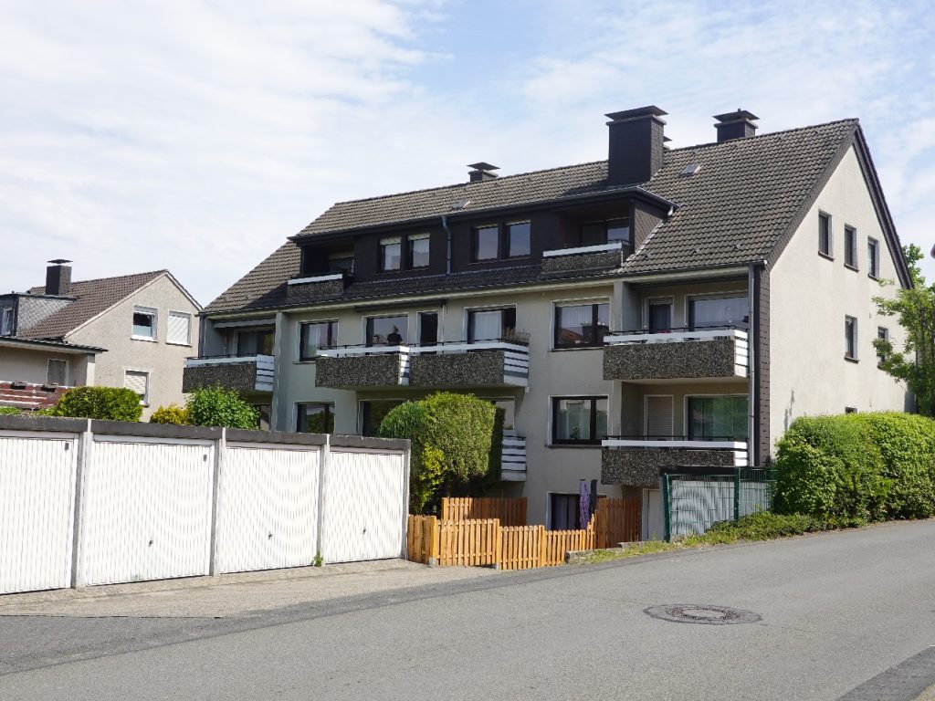 Hausrückansicht + Garagen
