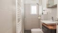 Gäste- WC mit Walk-In-Dusche