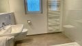 Badezimmer mit ebenerdiger Dusche