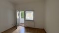 Schlaf-/Kinderzimmer mit Zugang zum Balkon