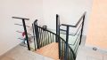 Zimmer EG mit Wendeltreppe zum UG