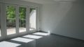 Wohn-/Esszimmer mit Zugang zum Balkon