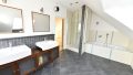 Badezimmer im Dachgeschoss