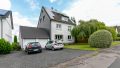 Hausfront mit Garagen