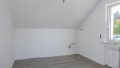 Schlafzimmer mit mod. Bodenbelag