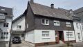 Ansicht mit Garage