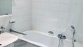 Bad mit Wanne und Dusche