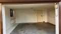 Haushälfte 2 sehr grosse Garage mit Durchgang ins Haus