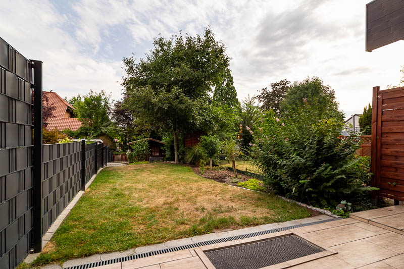 Freiraum für Ihre Ideen – Garten mit Blick ins Grüne.