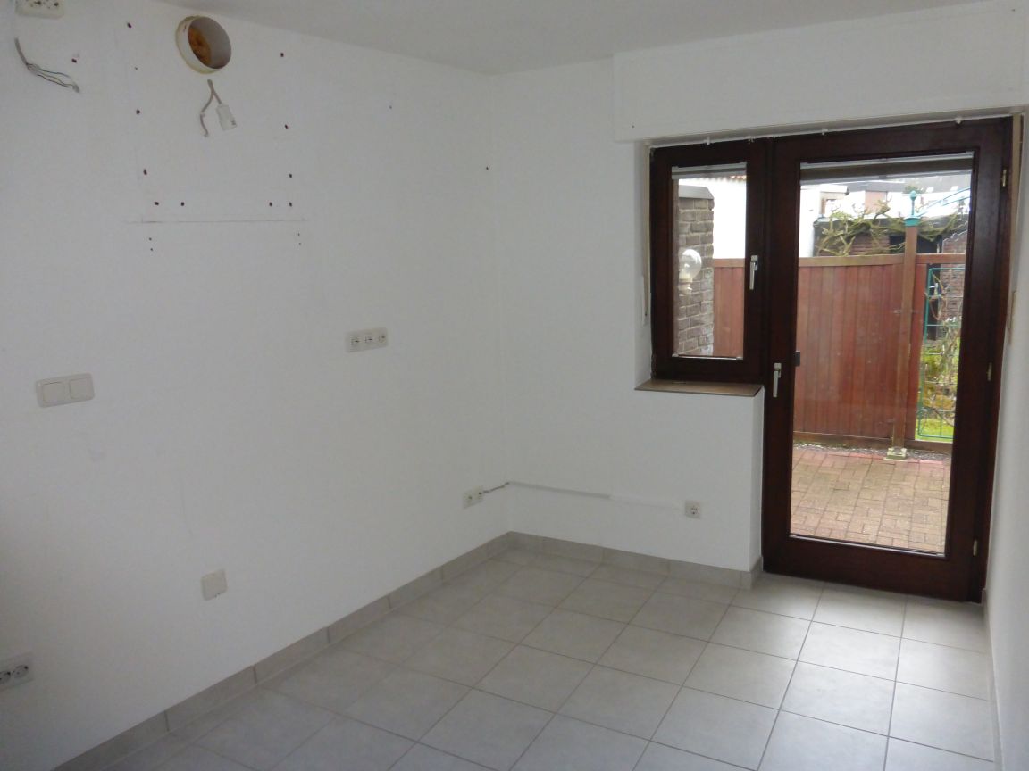 Küche mit Austritt auf die Terrasse