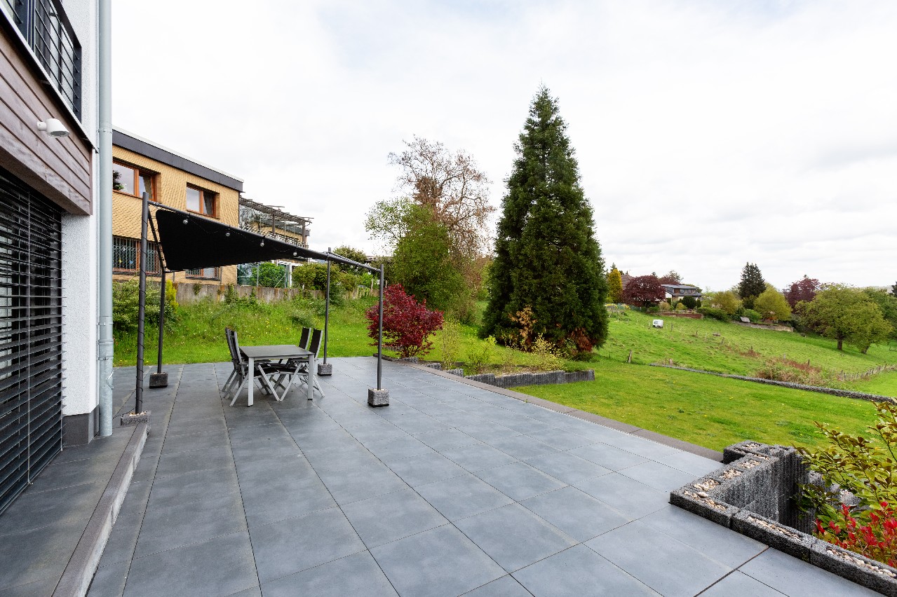 Großzügiger Terrassenbereich