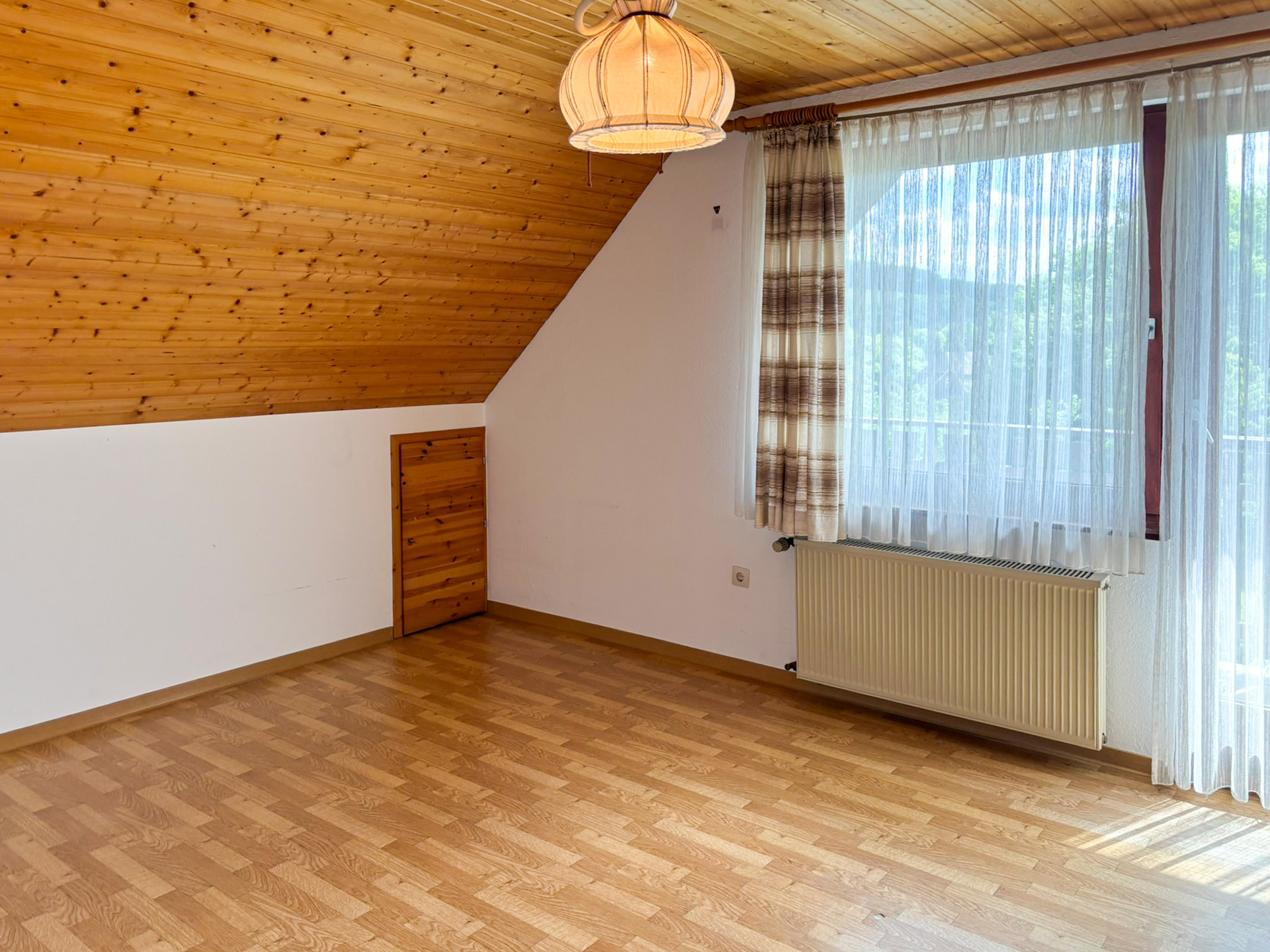 Schlafzimmer DG links