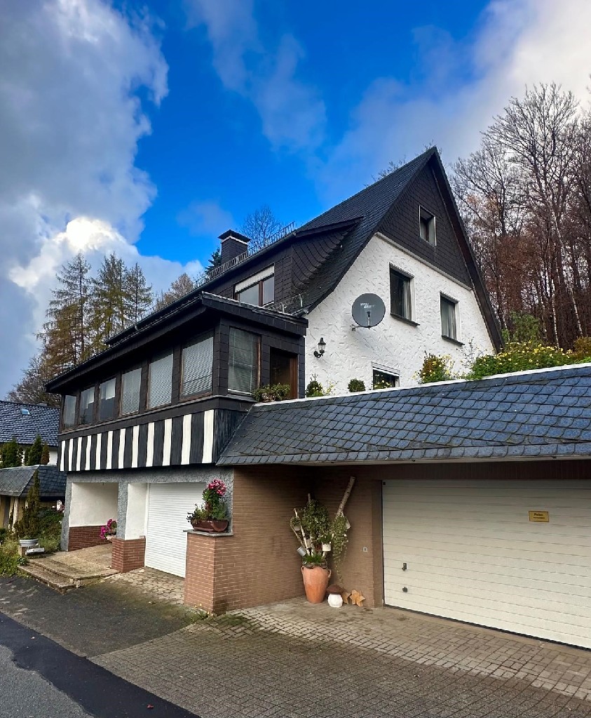 Straßenansicht Sommer