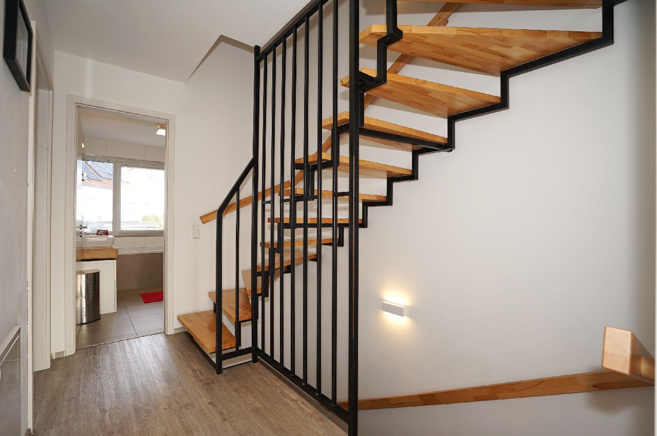 Diele + Treppe im OG