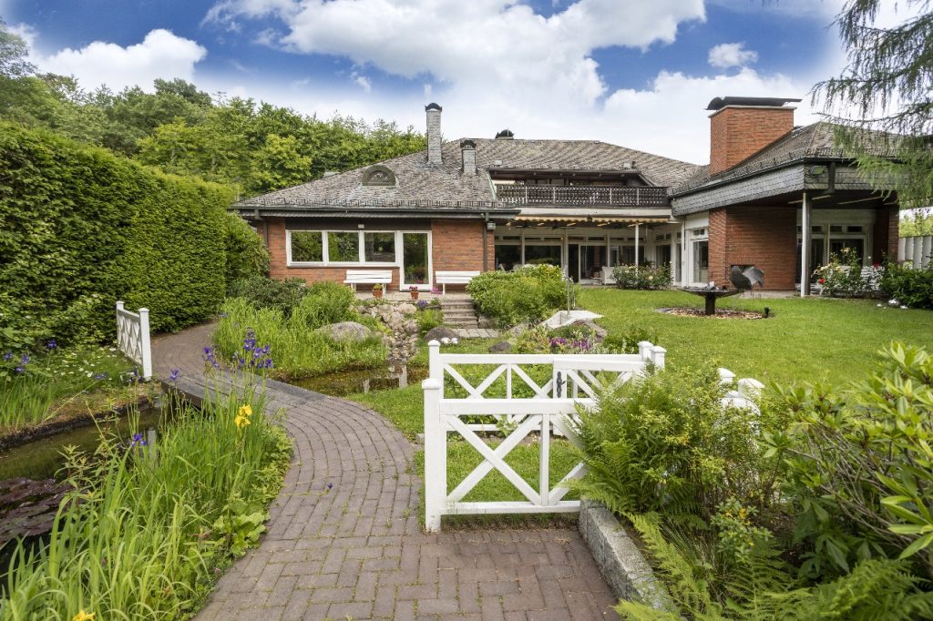 Ca. 480 m² Nutzfläche zzgl. 300 m² Keller