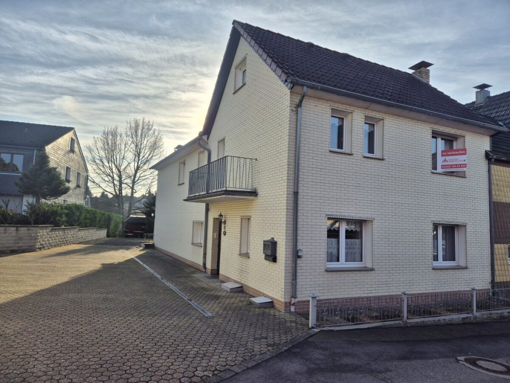 Vorne wohnen, hinten bauen