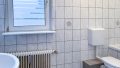 Badezimmer mit Fenster