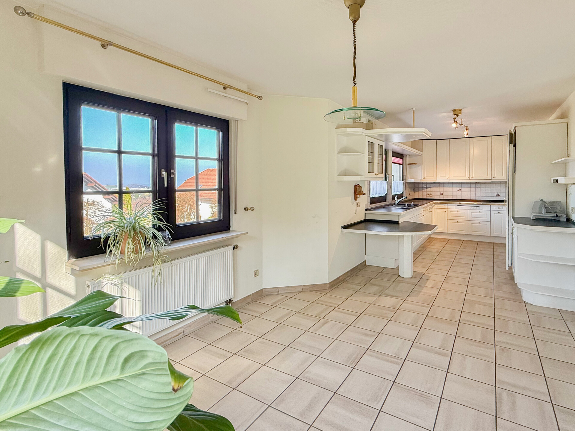 EG Blick vom Essbereich zur Küche