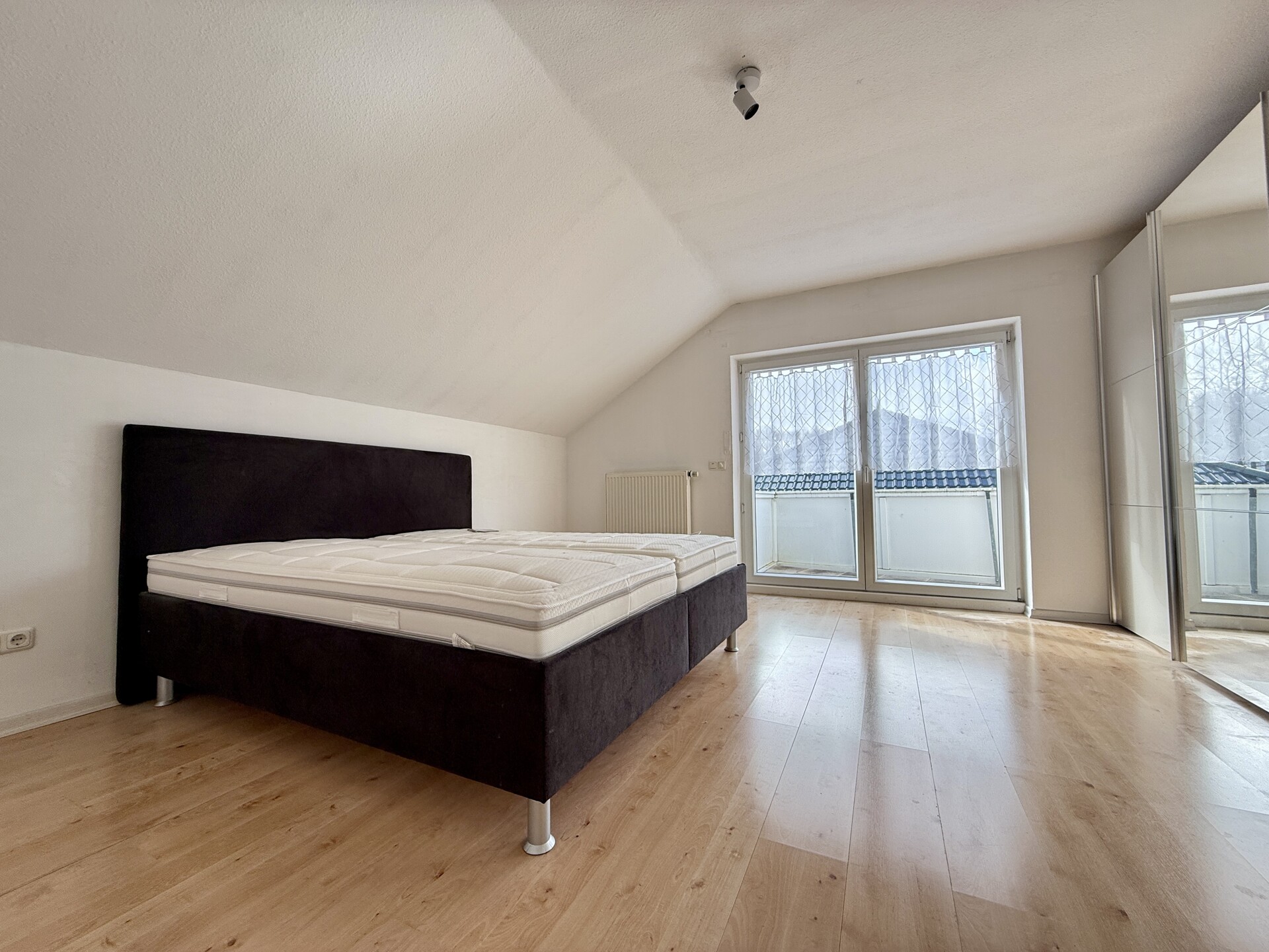 Schlafzimmer DG