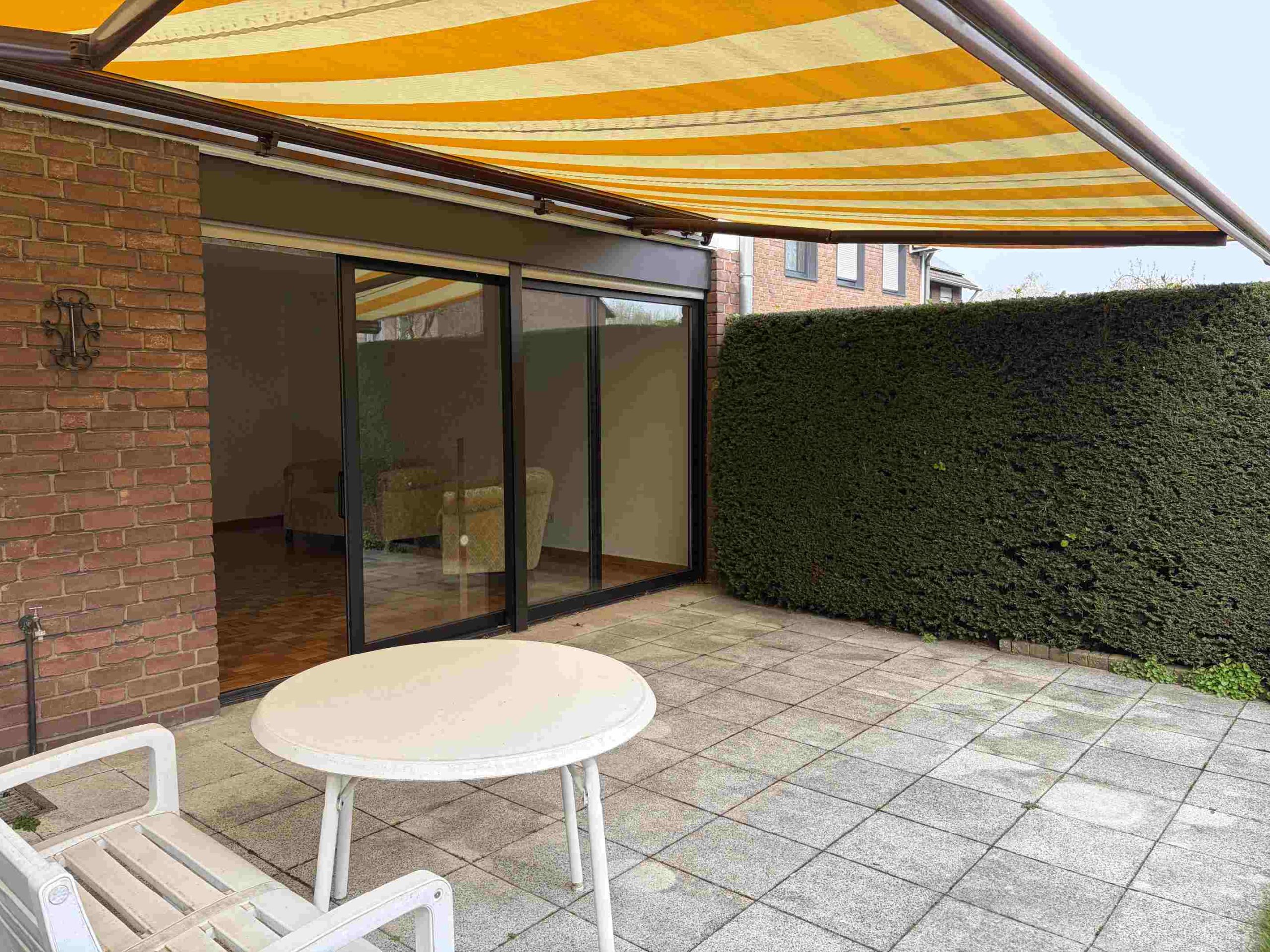 Terrasse mit elektr. Markise