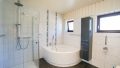 ... mit Wanne und Dusche