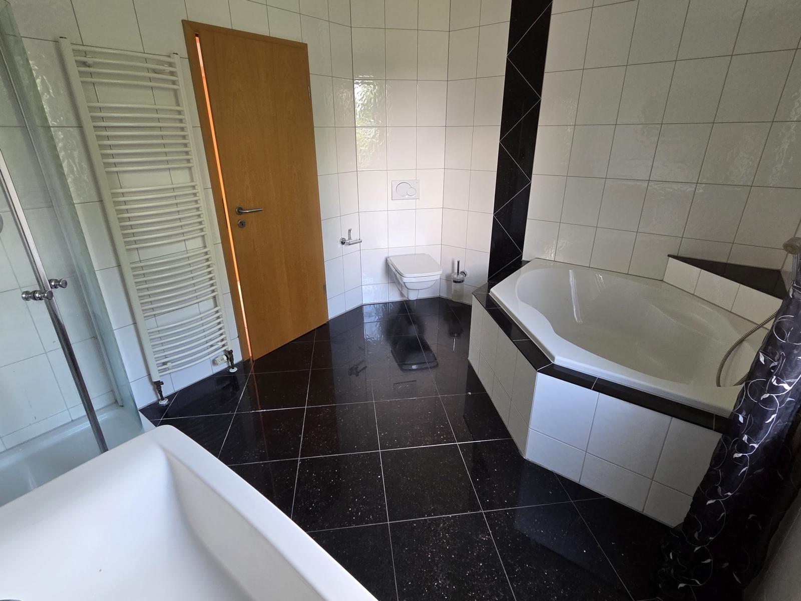 ..großer Eckwanne