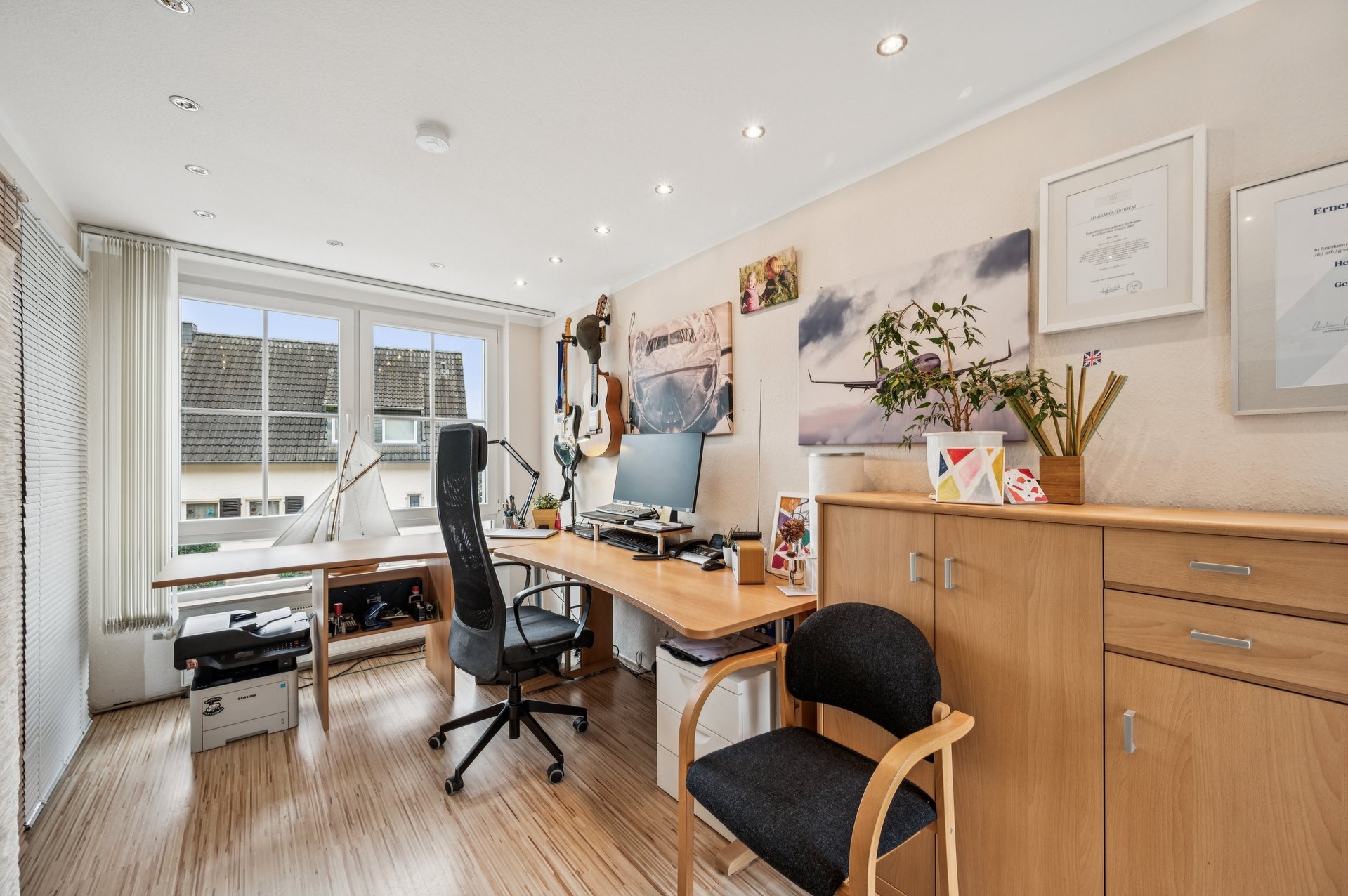 Büro mit separatem Eingang und WC