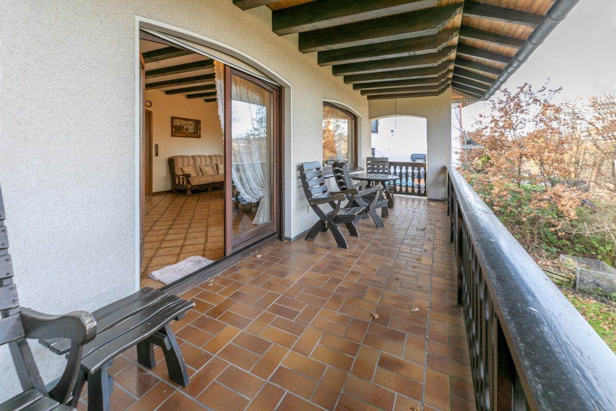 Überdachter Balkon