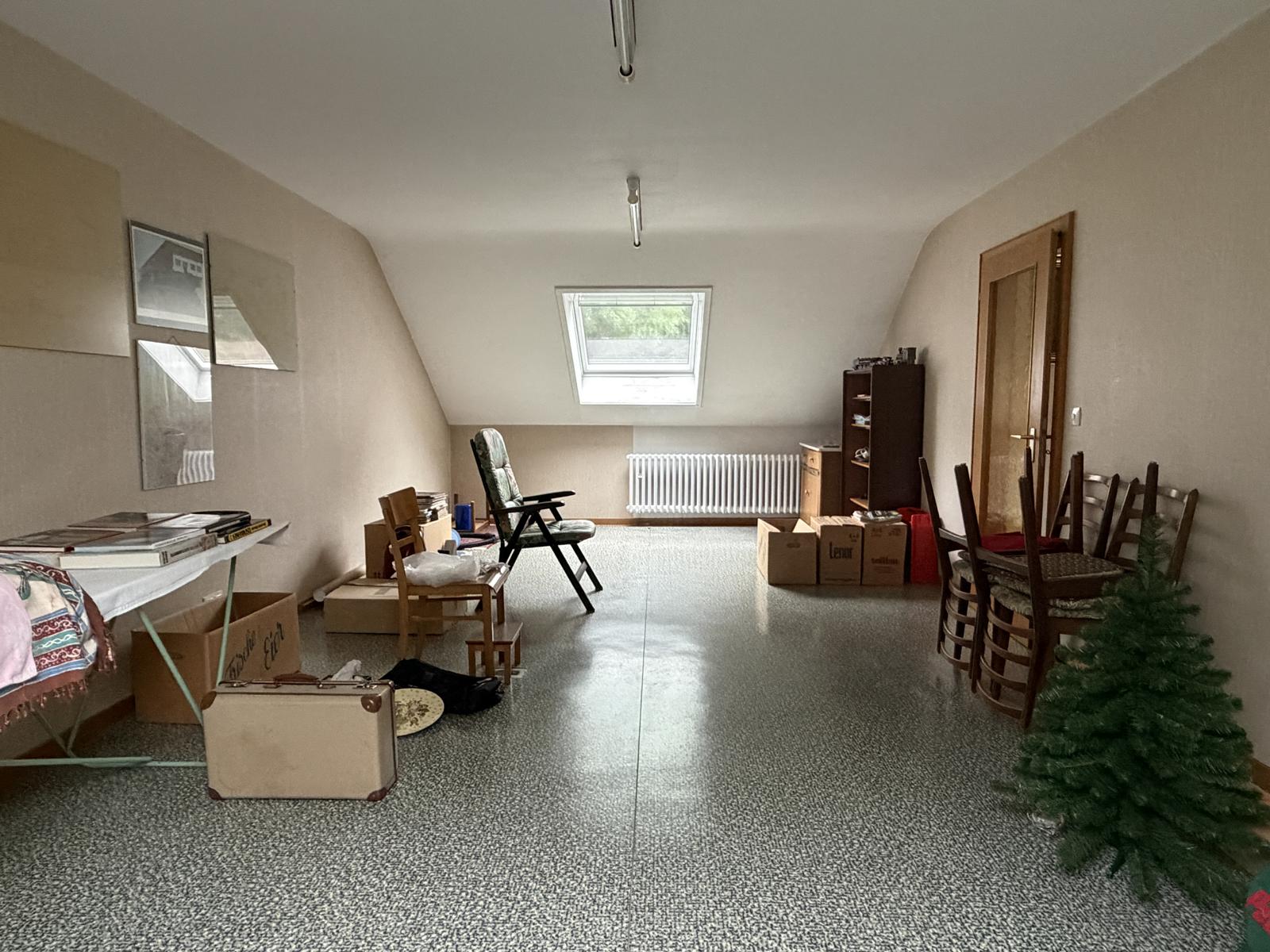 Wohn-/ Esszimmer DG