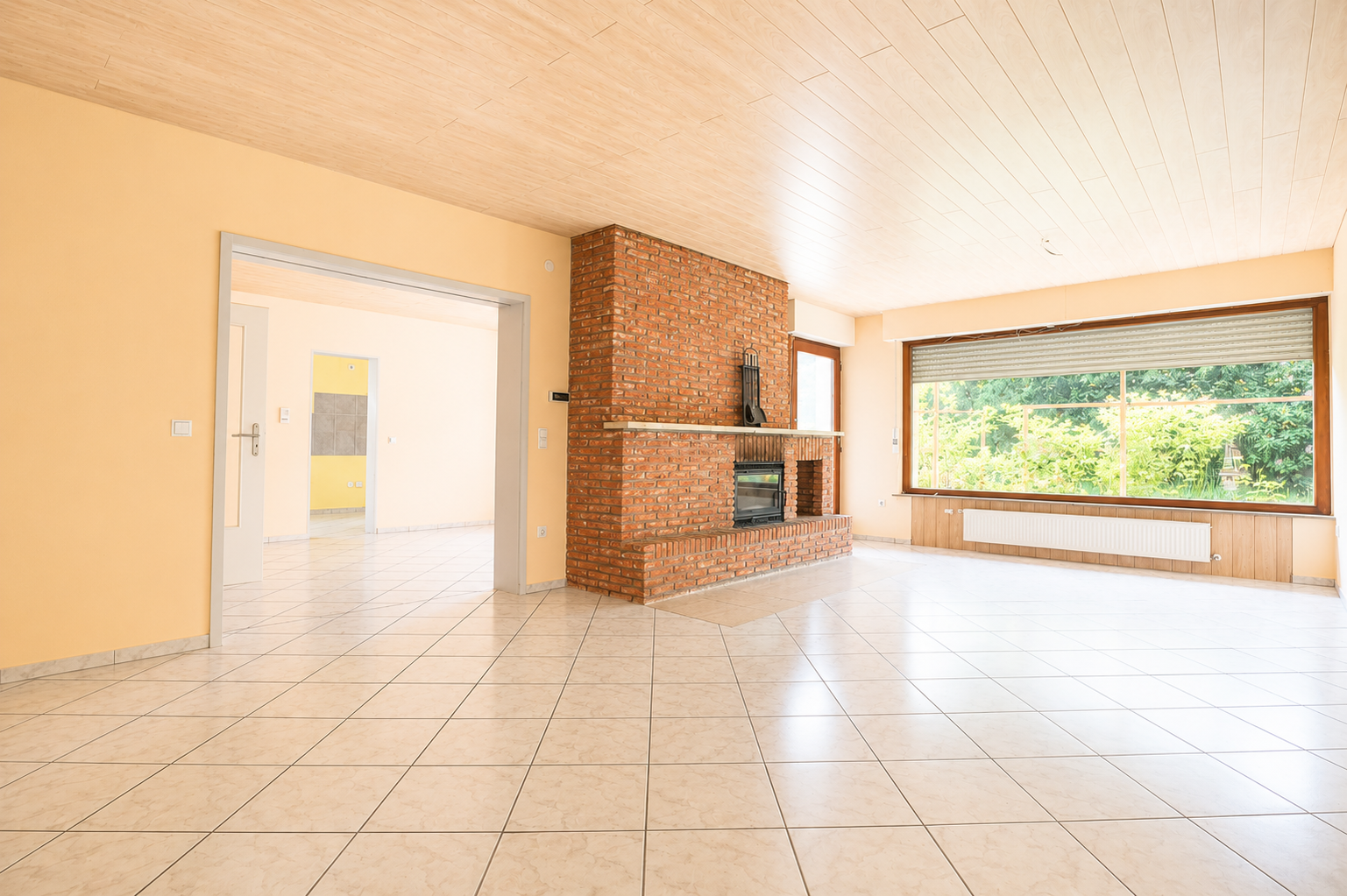 Wohnbereich mit Kamin im EG