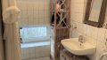 Wannenbad mit Fenster