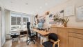 Büro mit separatem Eingang und WC