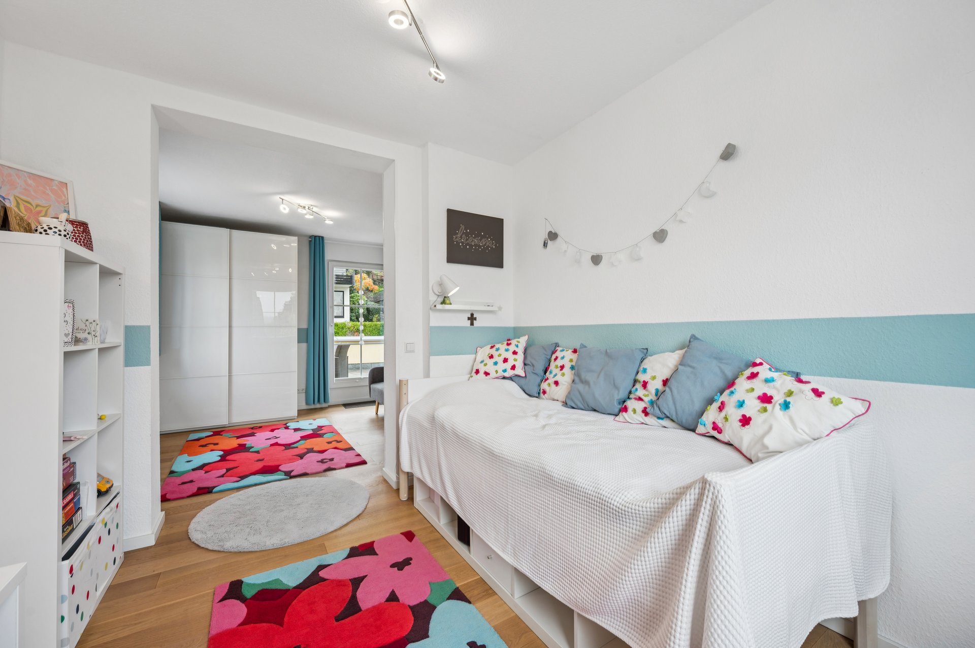 Kinderzimmer 2 mit Zugang zum Balkon