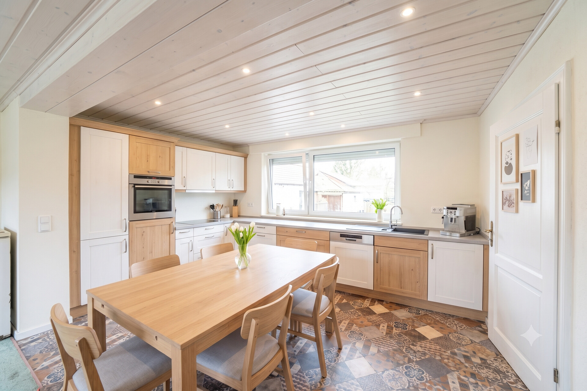 Küche Hinterhaus KI generiert