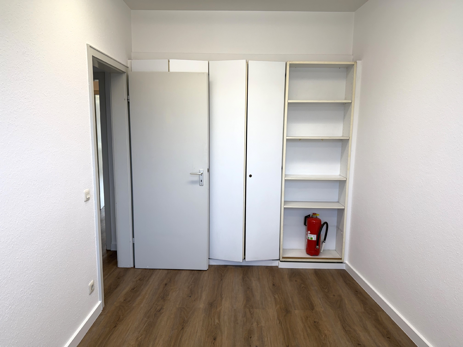 Raum 5 mit Einbauschrank