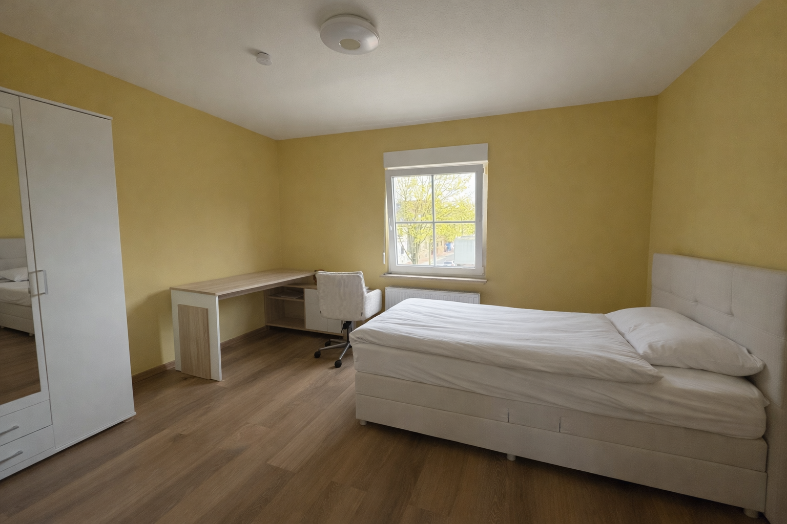 Schlafzimmer 1