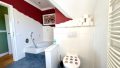 Geschmackvolles Badezimmer Obergeschoss mit Wanne und Dusche